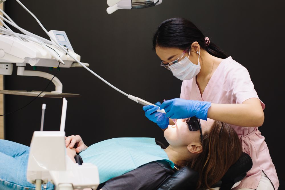 Eliminera problem innan de händer med tandhygienist i Odenplan